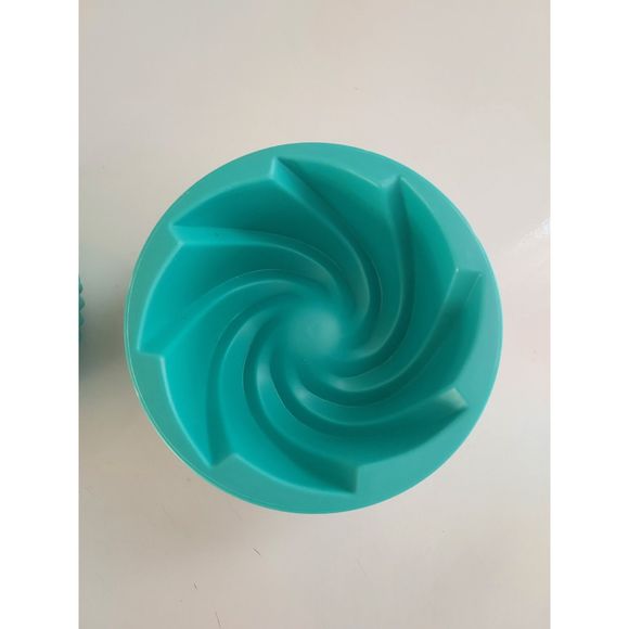 Nordic Ware Micro Mini Bundt's Microwave Mug Cake Pans - Picture 3 of 8